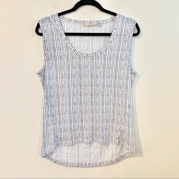 ATHLETA Breezy Scoop Muscle Tank White & Gray - Picture 2 of 7